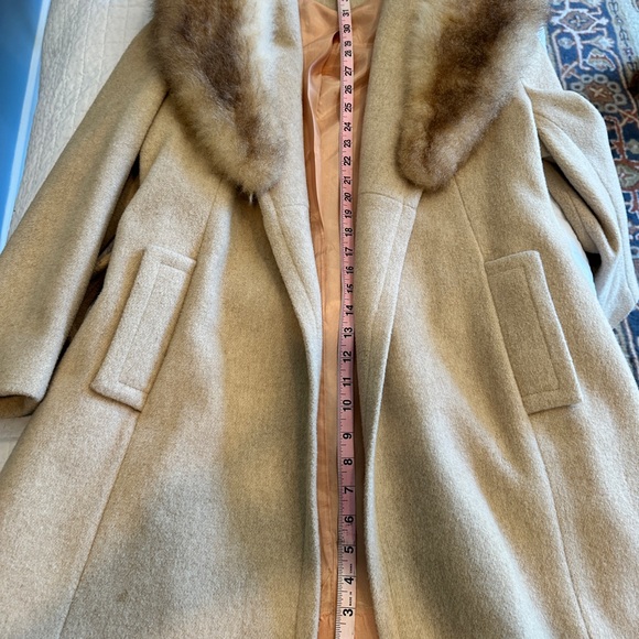 COPY - Vintage wool coat with fur trim - Picture 5 of 13